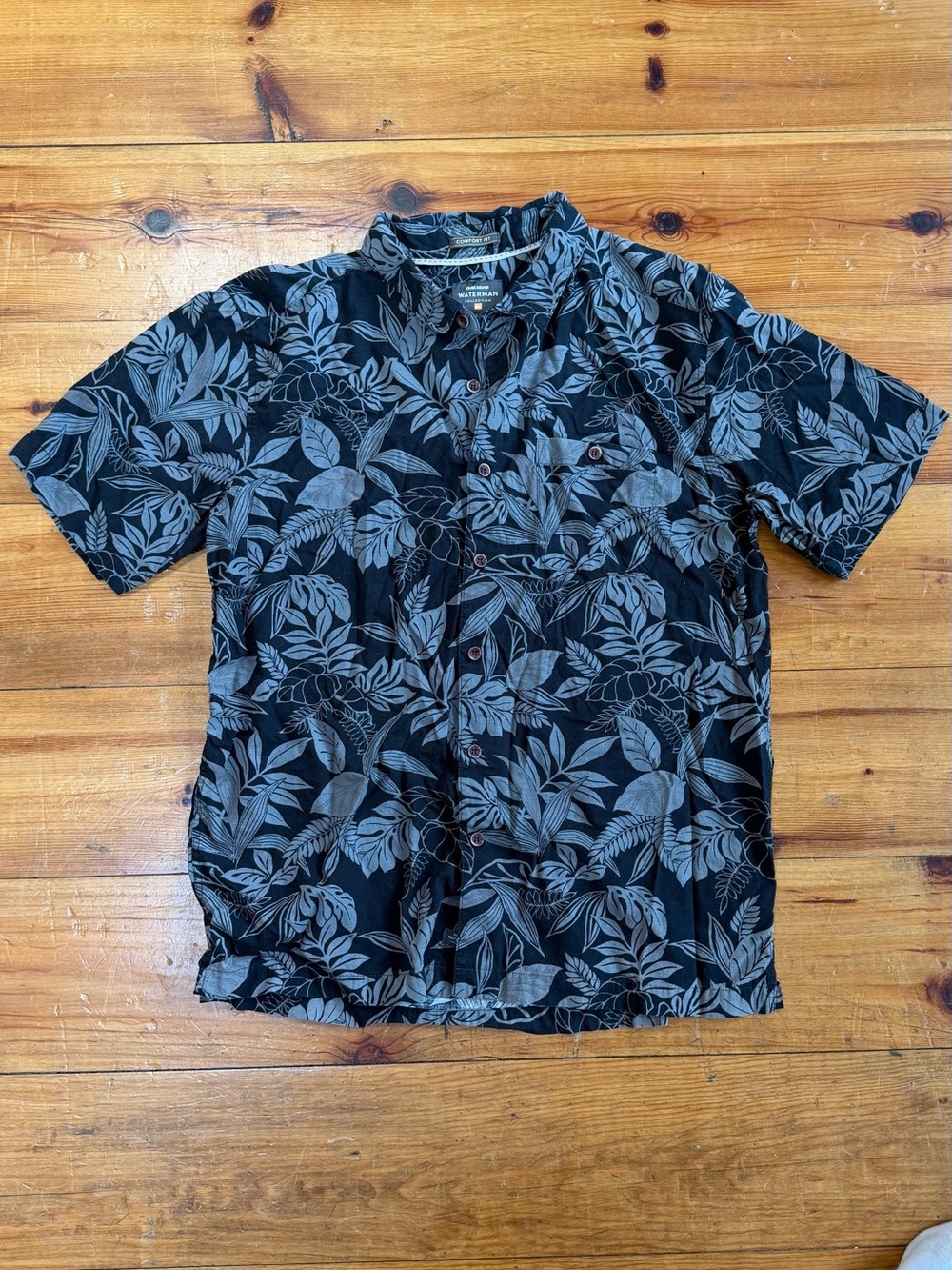 Quiksilver Black and Gray Hawaiian Tropical Button-Down Shirt